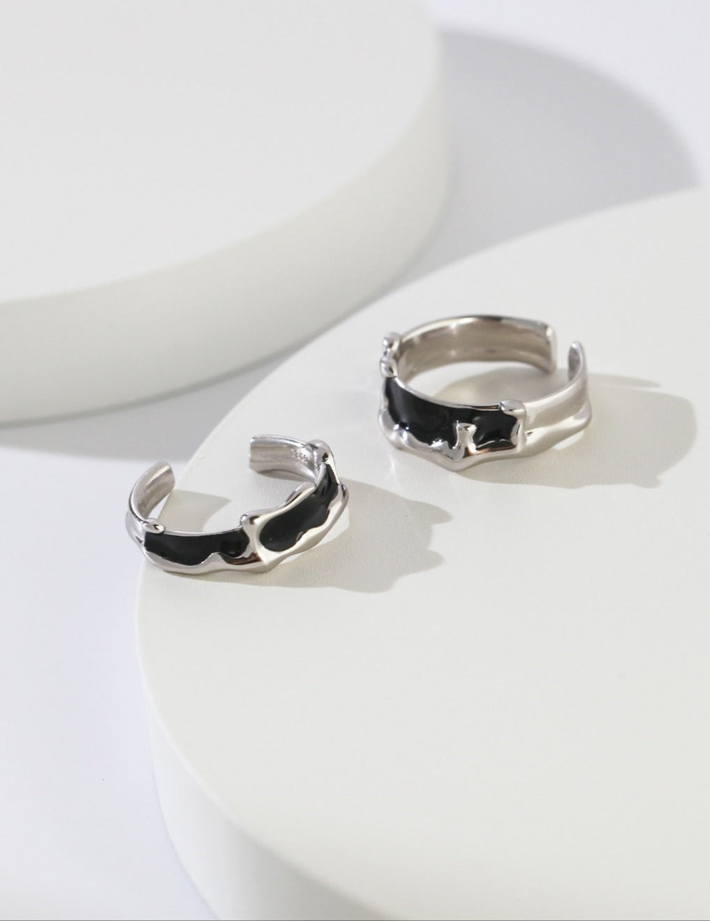 Black glazed ring