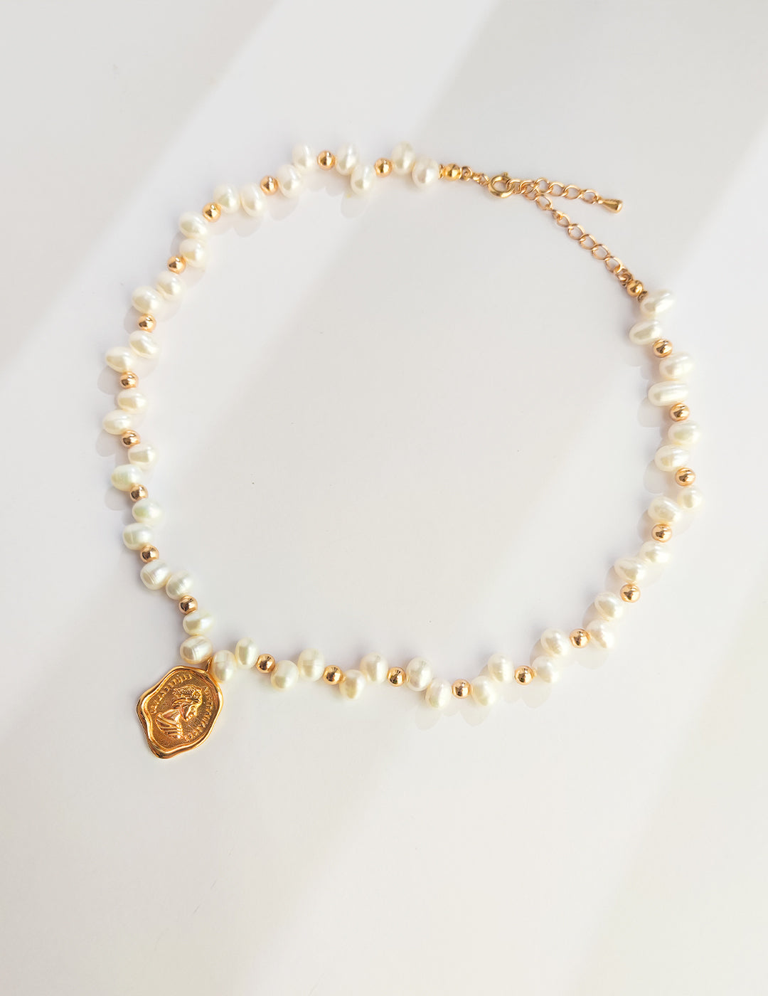 Queen's Seal Pearl Necklace
